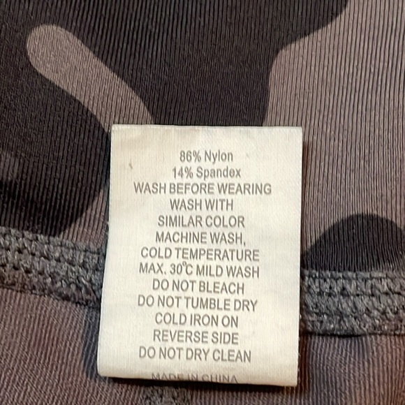 Zyia Active Woman’s Camouflage Cropped Leggings Size 4 - Picture 5 of 7